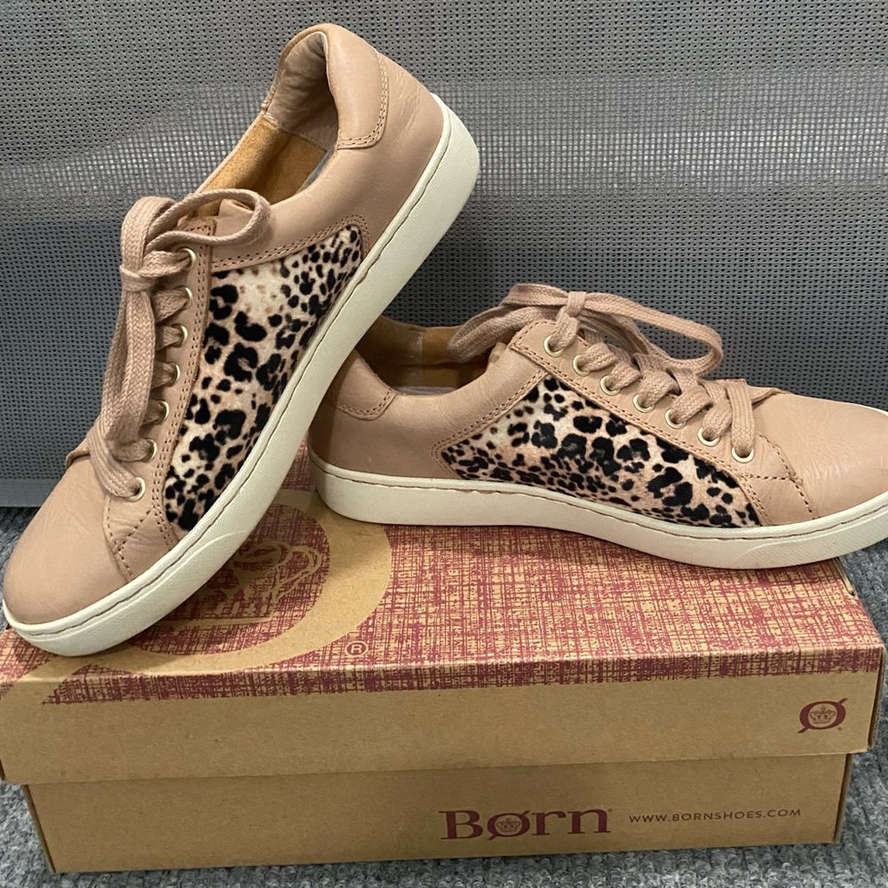 BORN Tennis Shoe, SZ 7